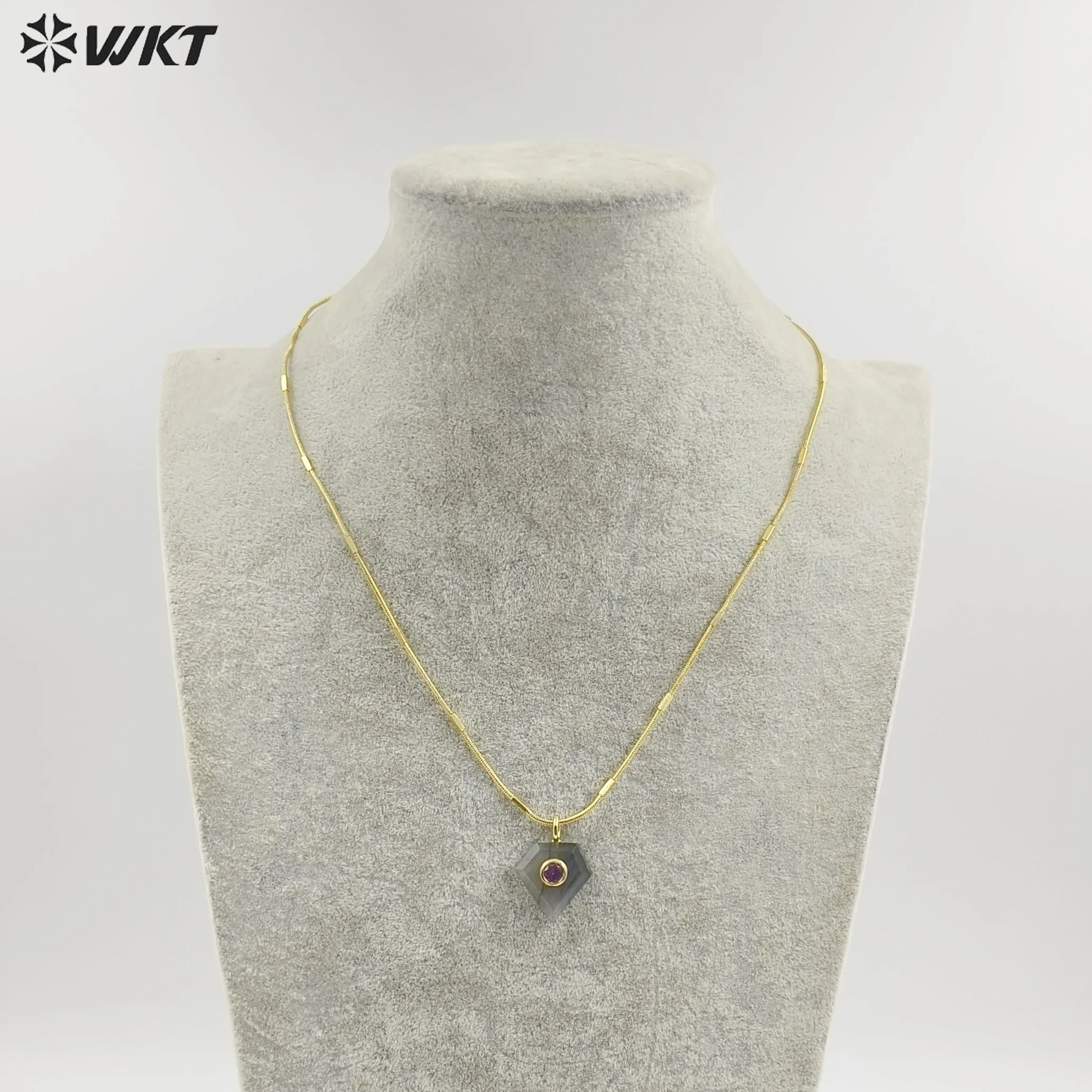 

WT-N1508 Wonderful 18K Gold Plated Zircon Labradorite Natural Gemstone Diamond Shape Pendant Necklace As Women Fashion Accessory