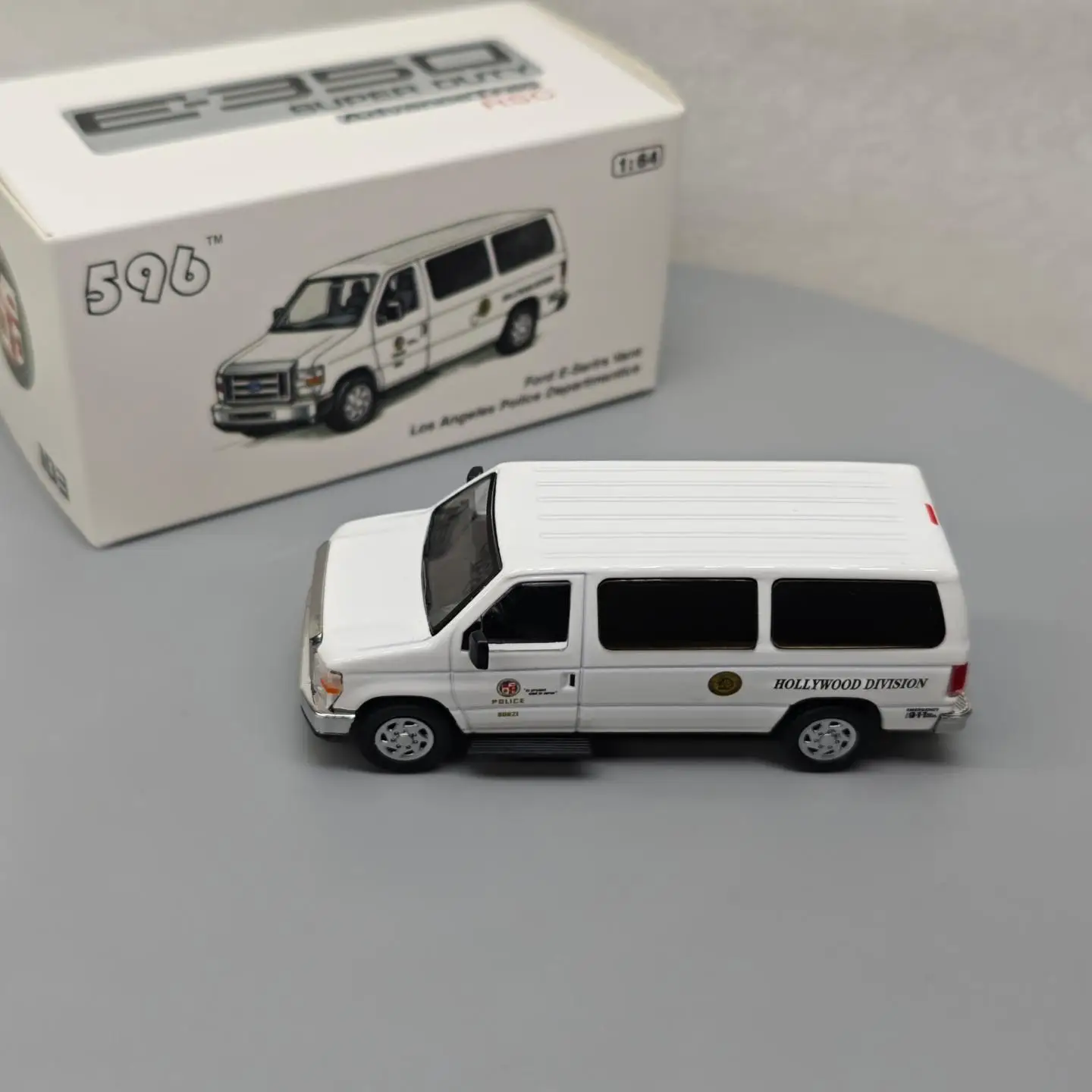 

1:64 E-Series Vans-Los Angeles Police Department, имитация сплава, мини-модель автомобиля, хобби, коллекционные игрушки, подарки