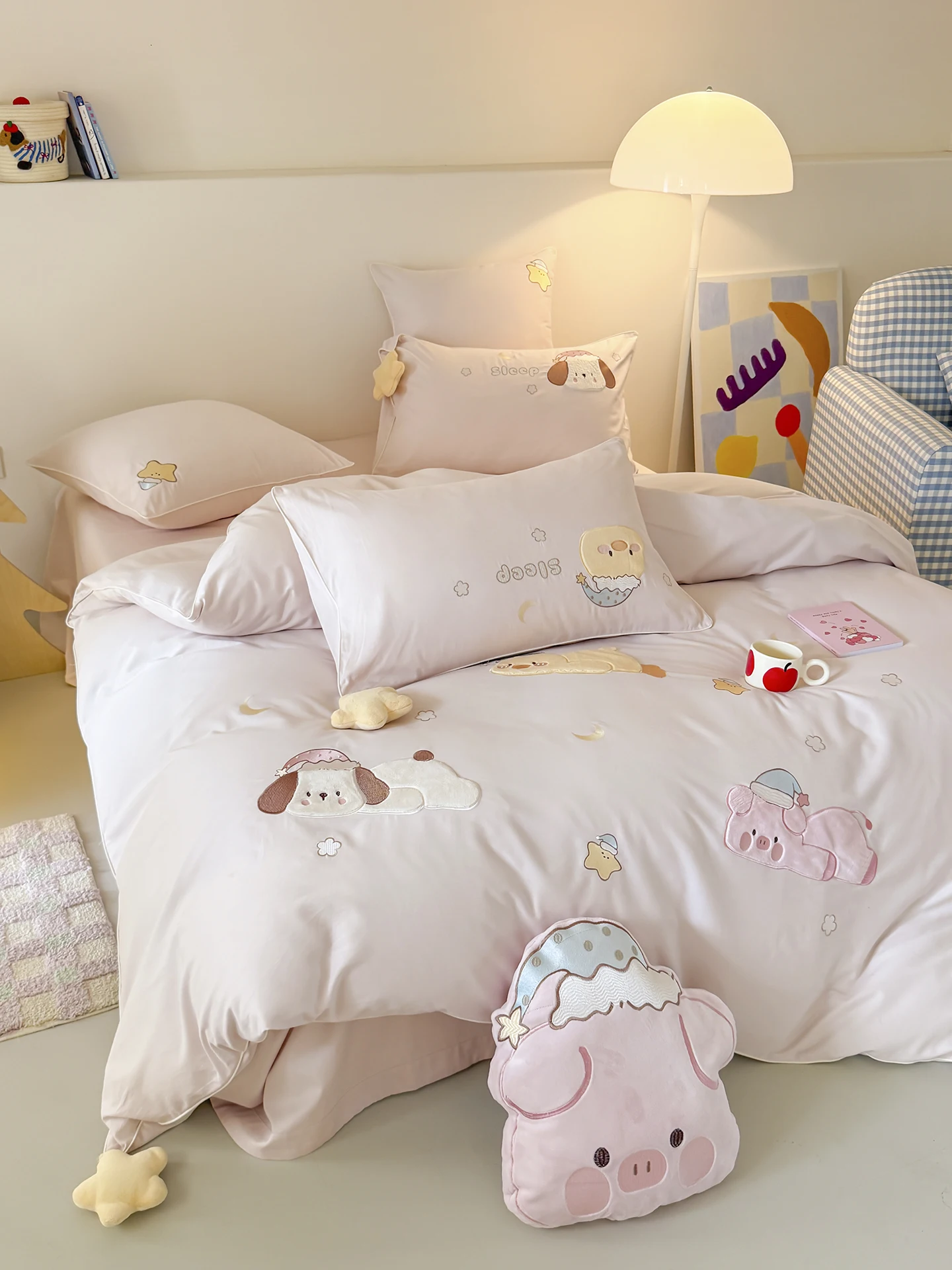 Thiened Cotton Flannel Four-Piece Bedding Set for Girls Cartoon Pig Design Pure Cotton Soft And Comfortable for All Ages