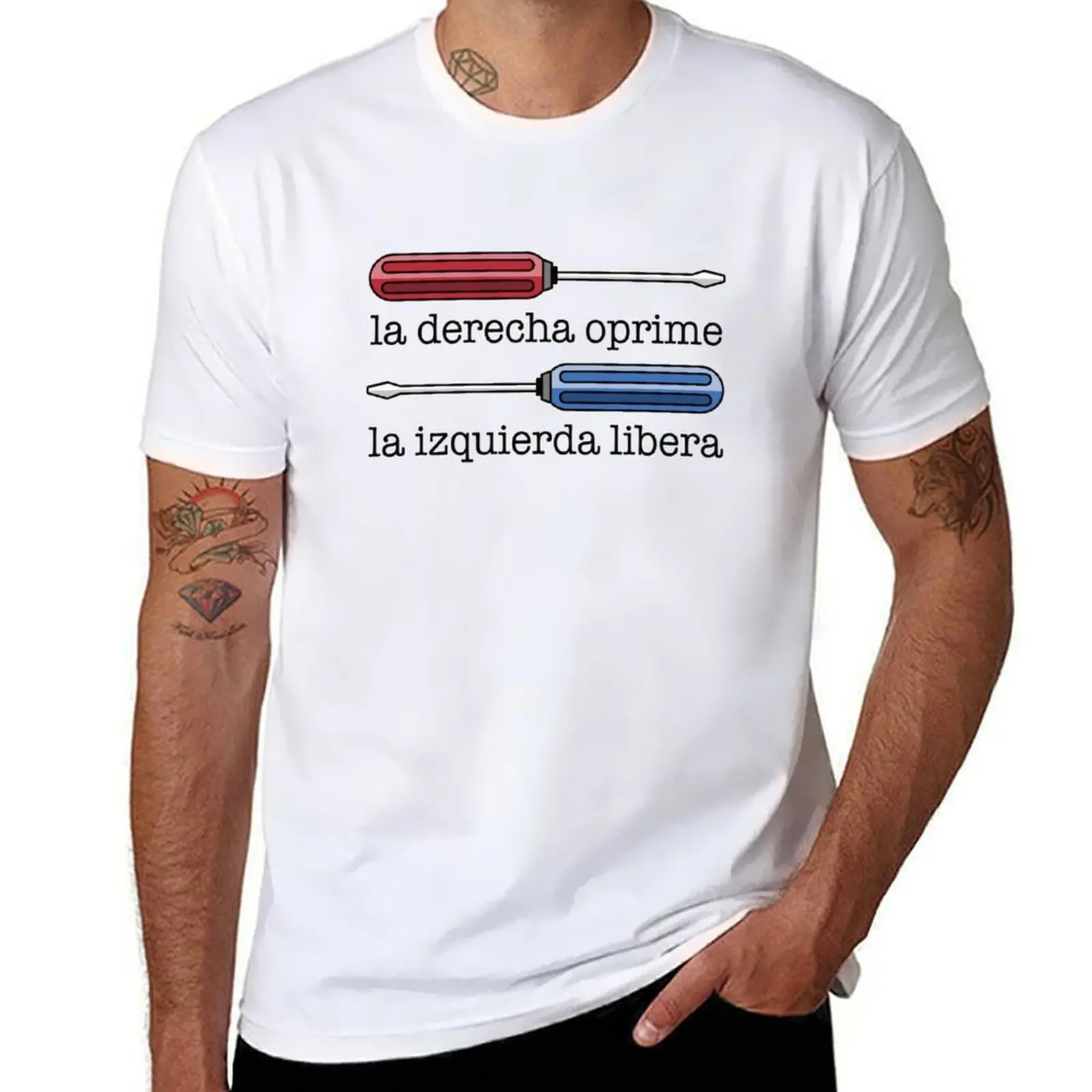 

Rightie Tightie Leftie Loosie Black outlines - Spanish Translation; la derecha oprime, la izquierda libera T-Shirt