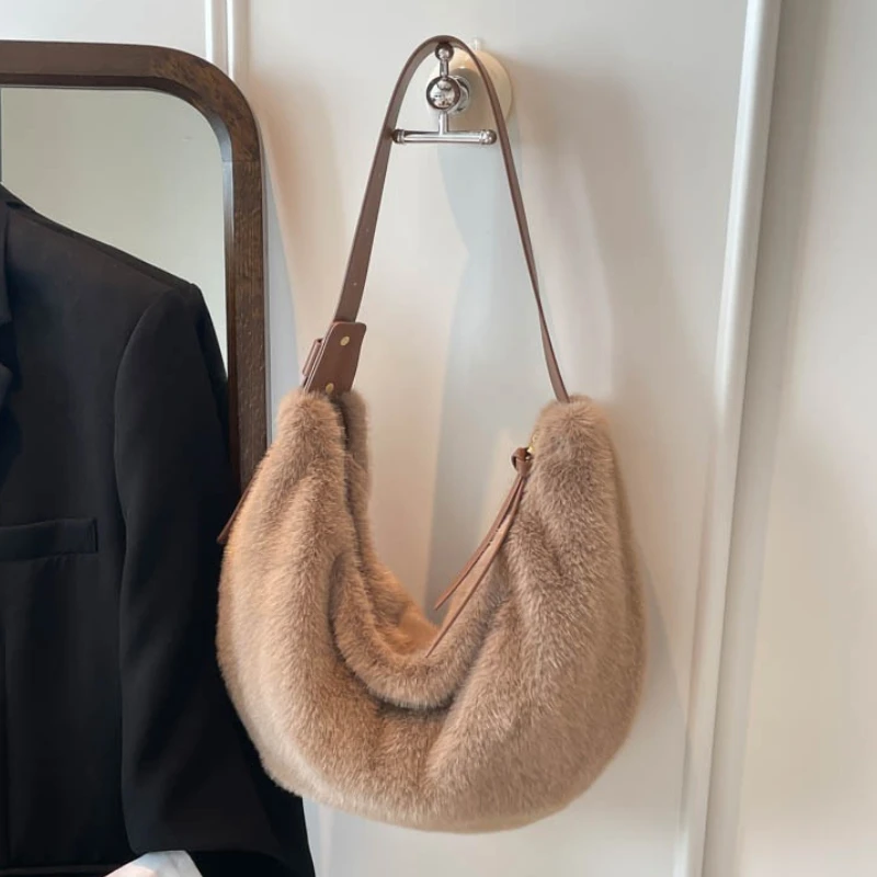 

Solid Color Faux Fur Women's Hobos Shoulder Bags Wide Strap Female Plush Messenger Bag Fashion Winter Ladies Furry Underarm Bags