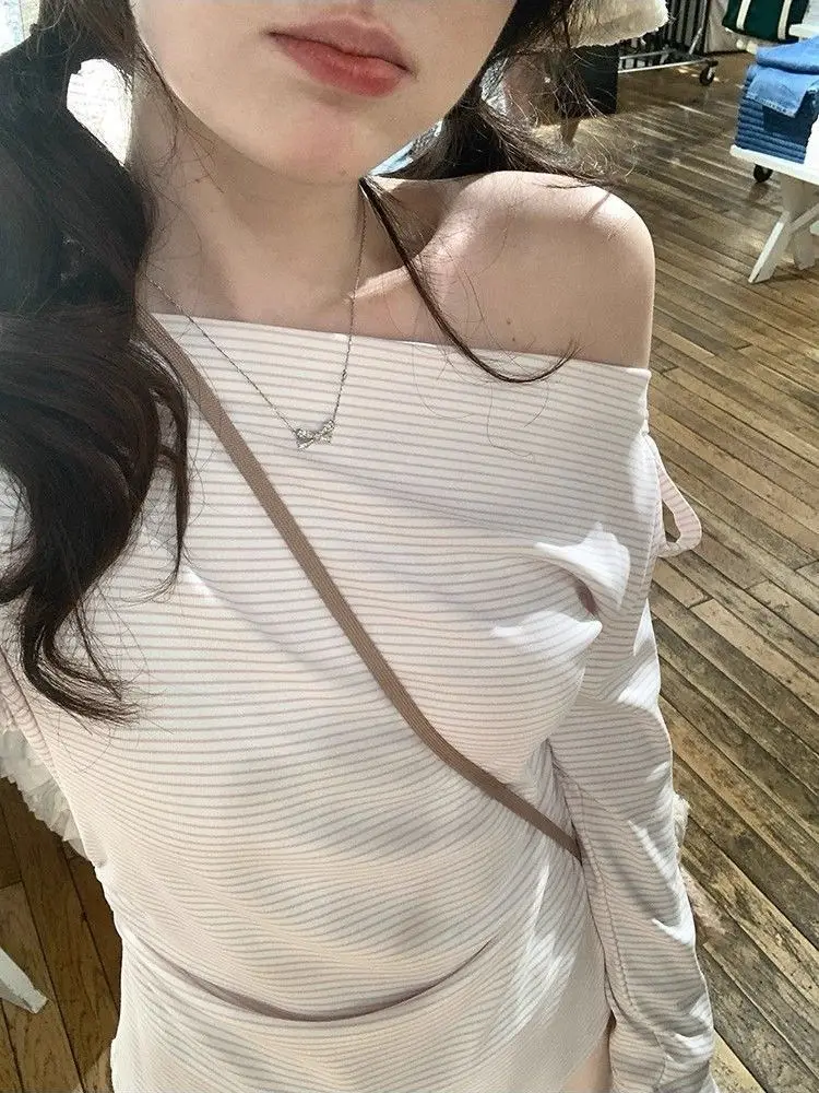 

Off Shoulder T-Shirt Womens 2000S Clothes Chinoiserie Vintage Retro Print Design Pattern Oriental Exotic Art Fashion Style Girls