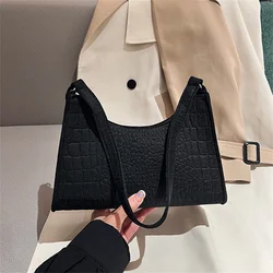 2023 Felt Shoulder Bags for Women Women's Subaxillary Bag Design Advanced Texture Armpit Handbags Purses Crescent Saddle Bag