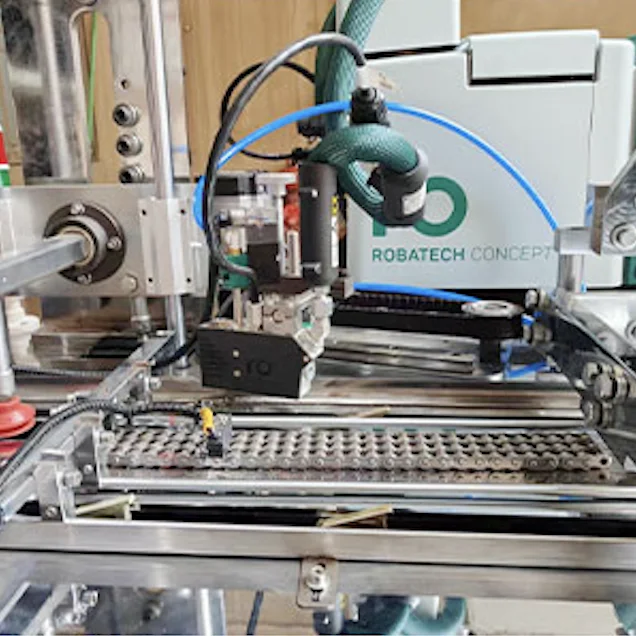 آلة تصنيع الأكواب الورقية عالية الجودة بسعر منخفض آلة صنع زجاجات الأكواب الورقية للاستعمال مرة واحدة للبيع 2025 الأكثر مبيعًا