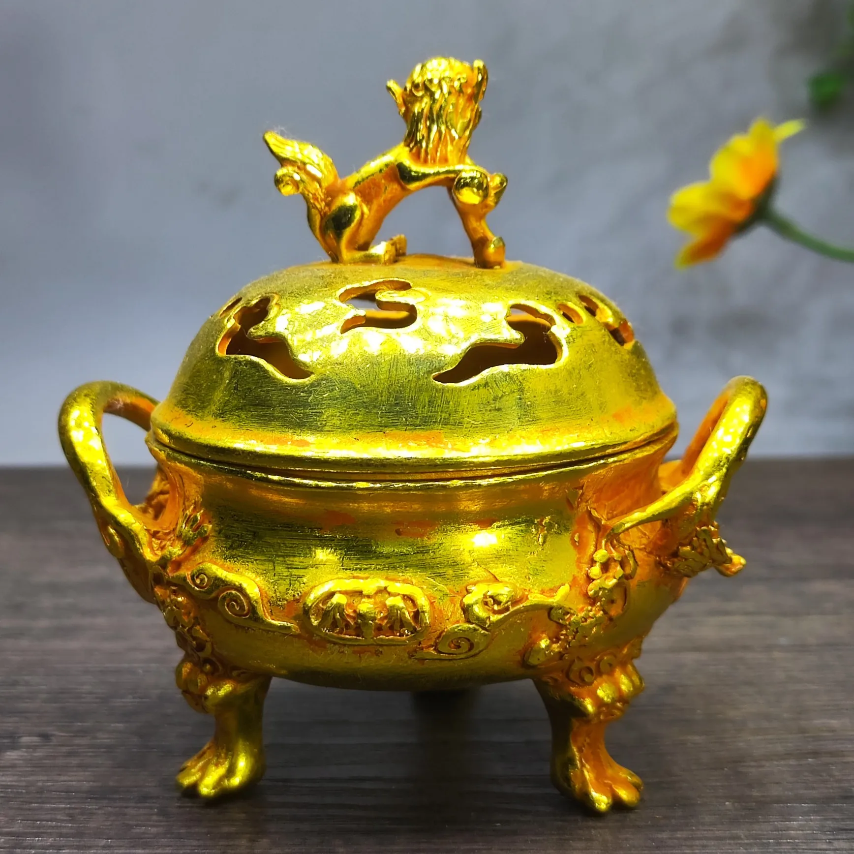 

Copper alloy gilded incense burner, weighing approximately 325g