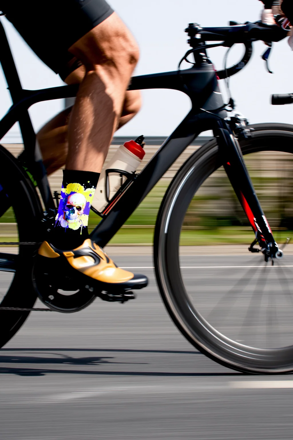 

2026 Новые красочные велосипедные носки с черепом, спортивные носки, уникальный нишевый дизайн