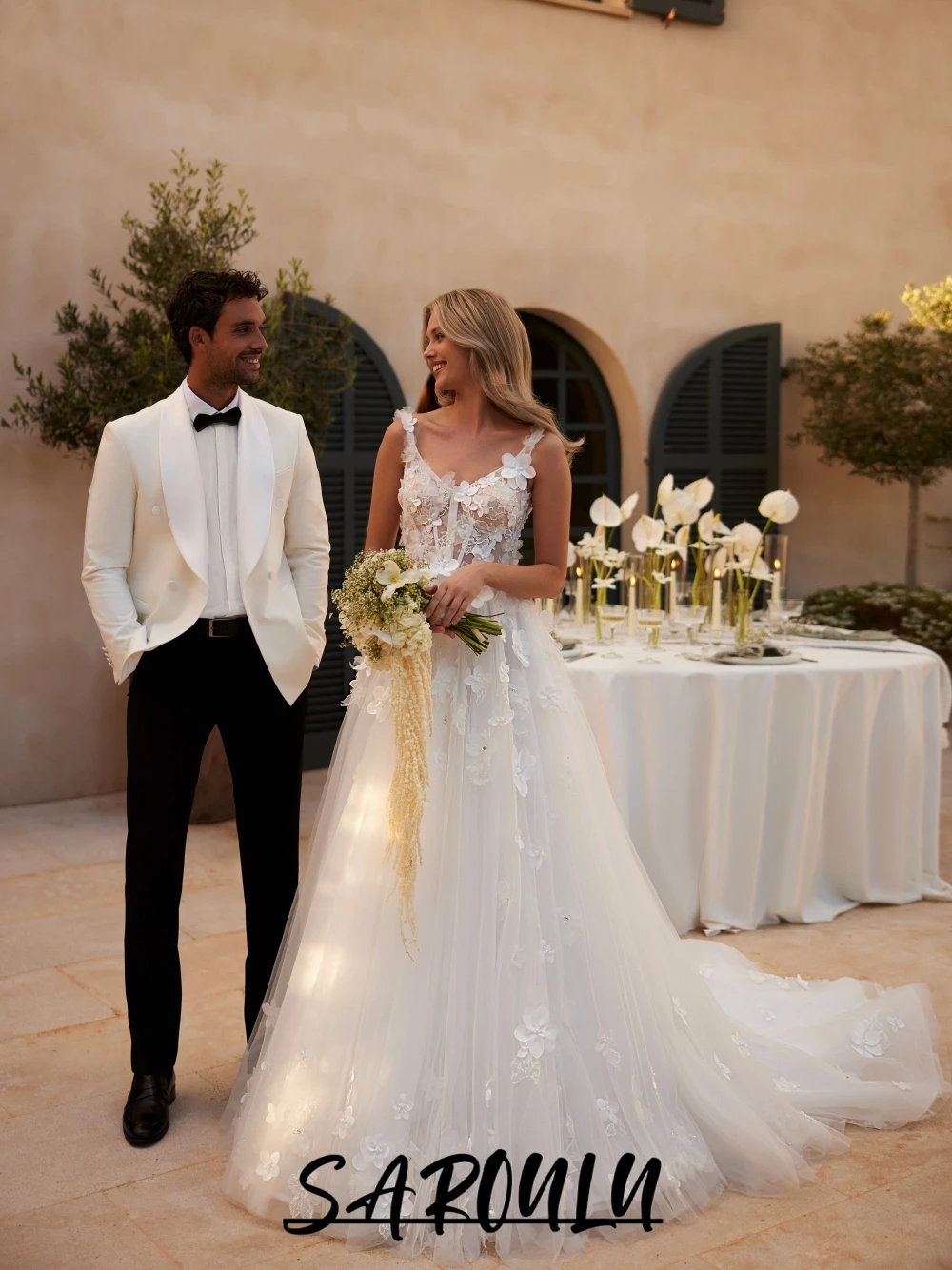 

Flowers Straps Dreamy A Line Wedding Dress Illusion Corset Romantic Sheer Bridal Gown Charming Court Train Bride Wear Customized