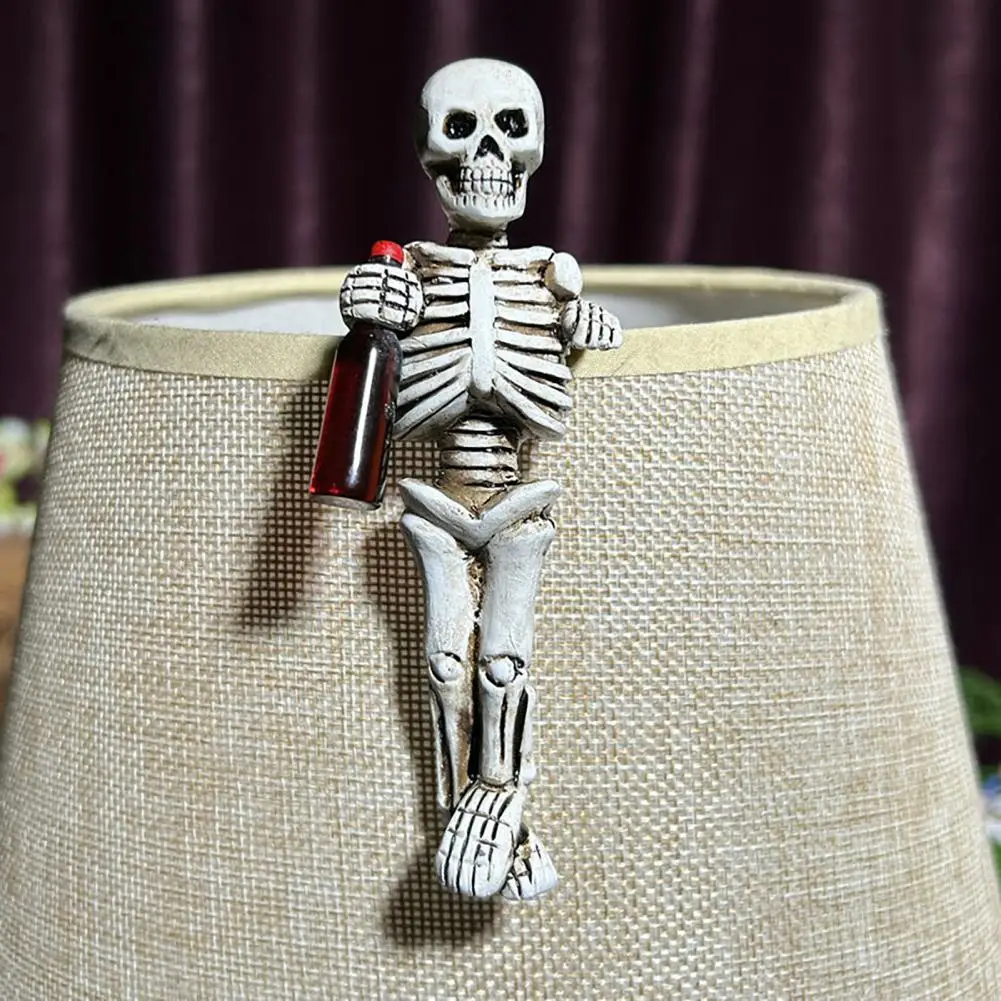 Funny Drinking Skeleton Statue Flower Pot Hugger Resin Skeleton Figurine Planter Pot Decoration for Garden Lawn Fish Tank Decor