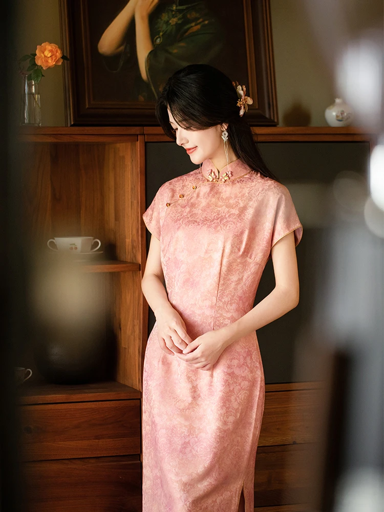 

Ele Original Chinese Sle Silk Pink Dr Breathable Beautiful Middle Length Qipao with Low Slit for Women