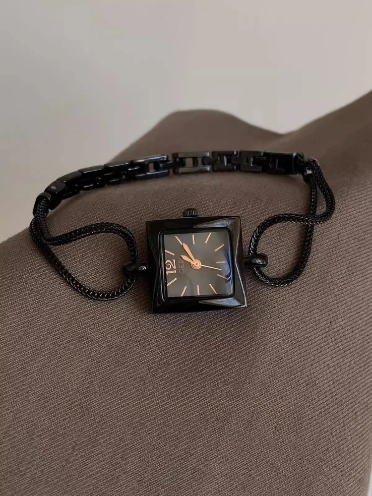 Women's Quartz Watch Premium Obsidian Series Fashion Ladies Watch Waterproof Chain Suitable for Small Wrist