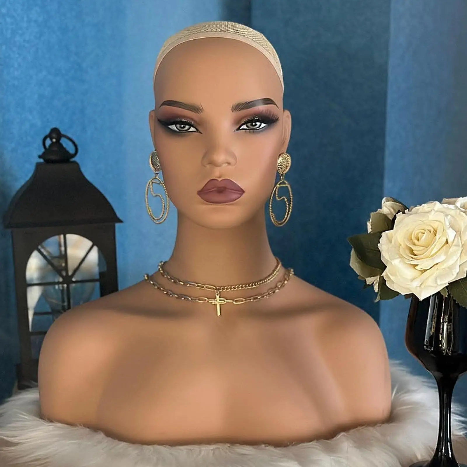 

Реалистичная женская голова манекена с плечом и макияжем, профессиональная подставка для парика для серег, очков, укладка парика, ожерелье