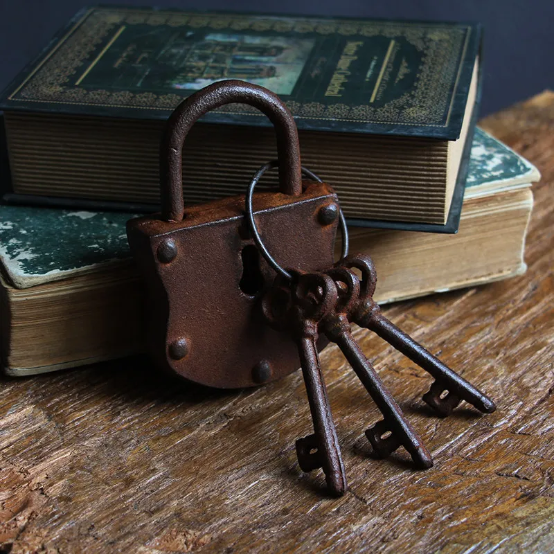 Nostalgic Old Objects Wrought Iron Cast Iron Key Old Lock Bar B & B Home Yard Wall Decoration Pendant