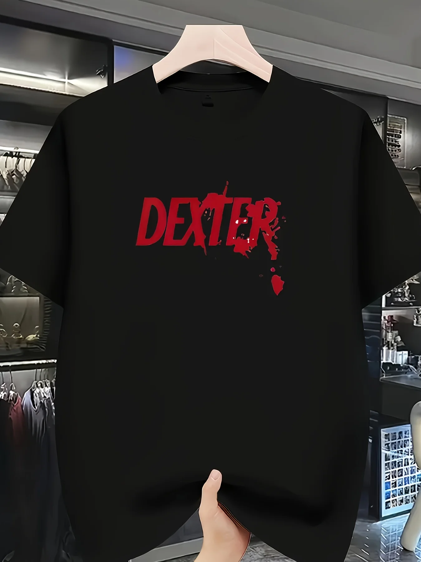 

Футболка с цифровой печатью логотипа красными буквами, очаровательная мужская футболка с круглым вырезом и короткими рукавами, удобная эластичная ткань.