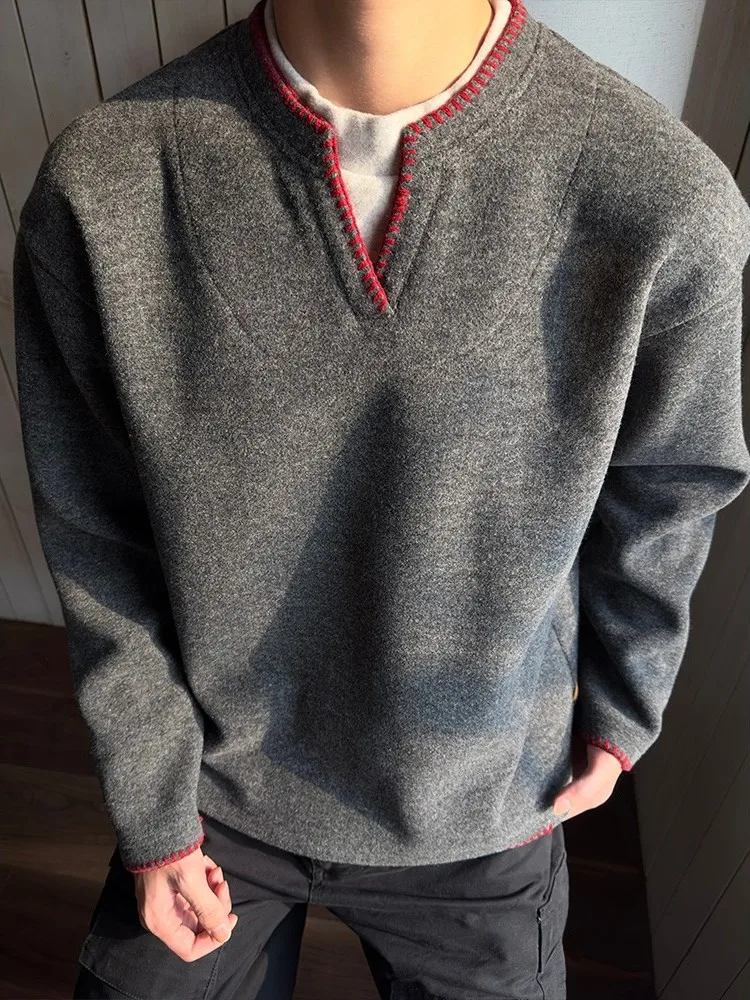 

Мужской свитшот с V-образным вырезом и длинными рукавами, имитация двухслойности, осенне-зимний, с цветными блоками и декоративной строчкой, стильный базовый топ