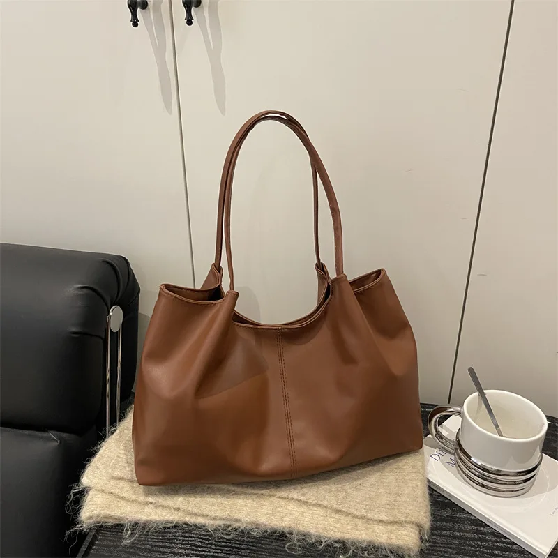 Weiche Leder-Tragetasche mit gerafftem Plissee-Design, Große Schultertasche für Arbeit, Täglichen Pendelverkehr und Freizeit für Frauen – Detail 9