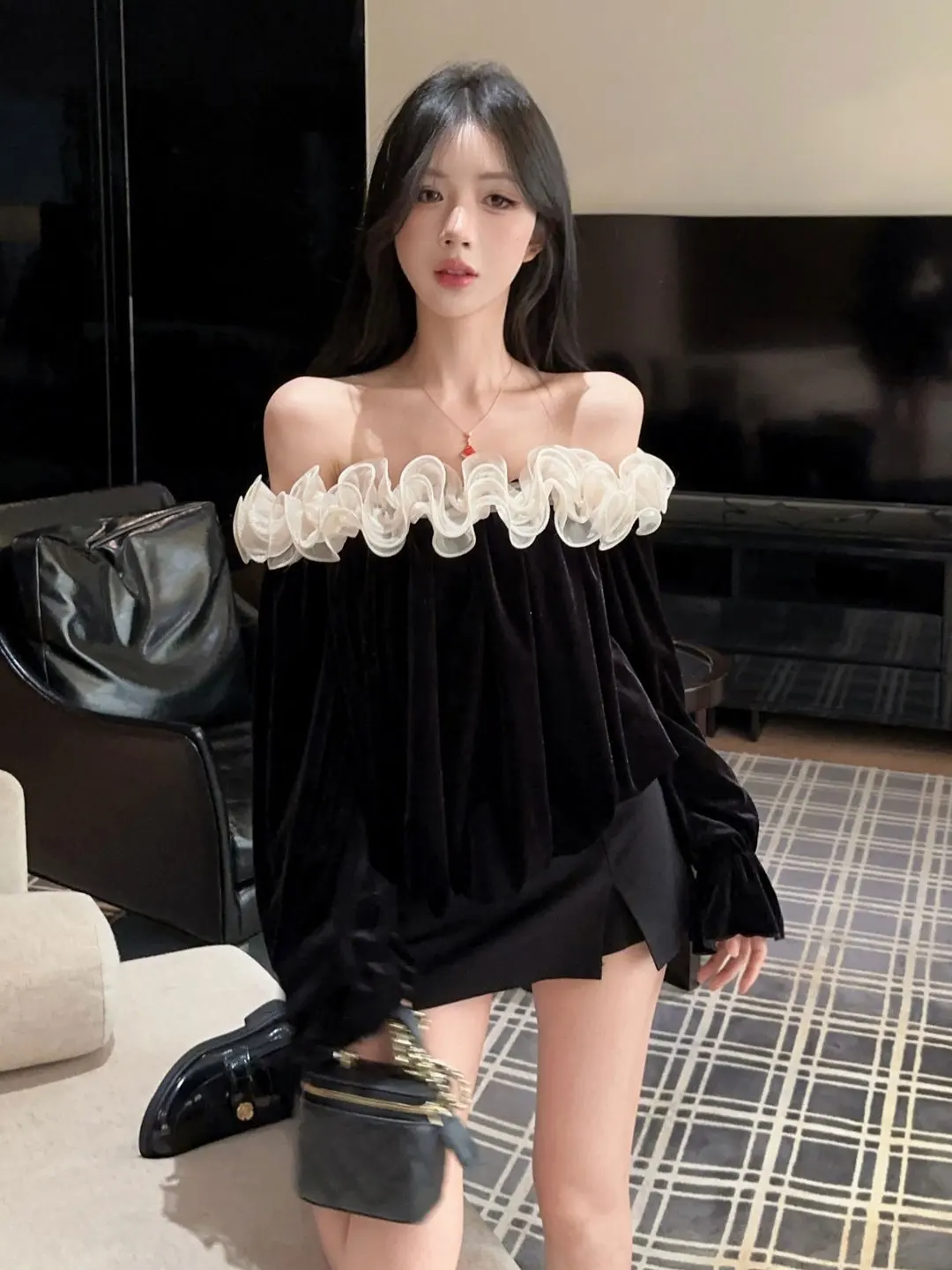 

Korean Gentle Sle Velvet Long Sve One oulder Loose Top Women's Faion Spring 2026 Ele Unique ular irt
