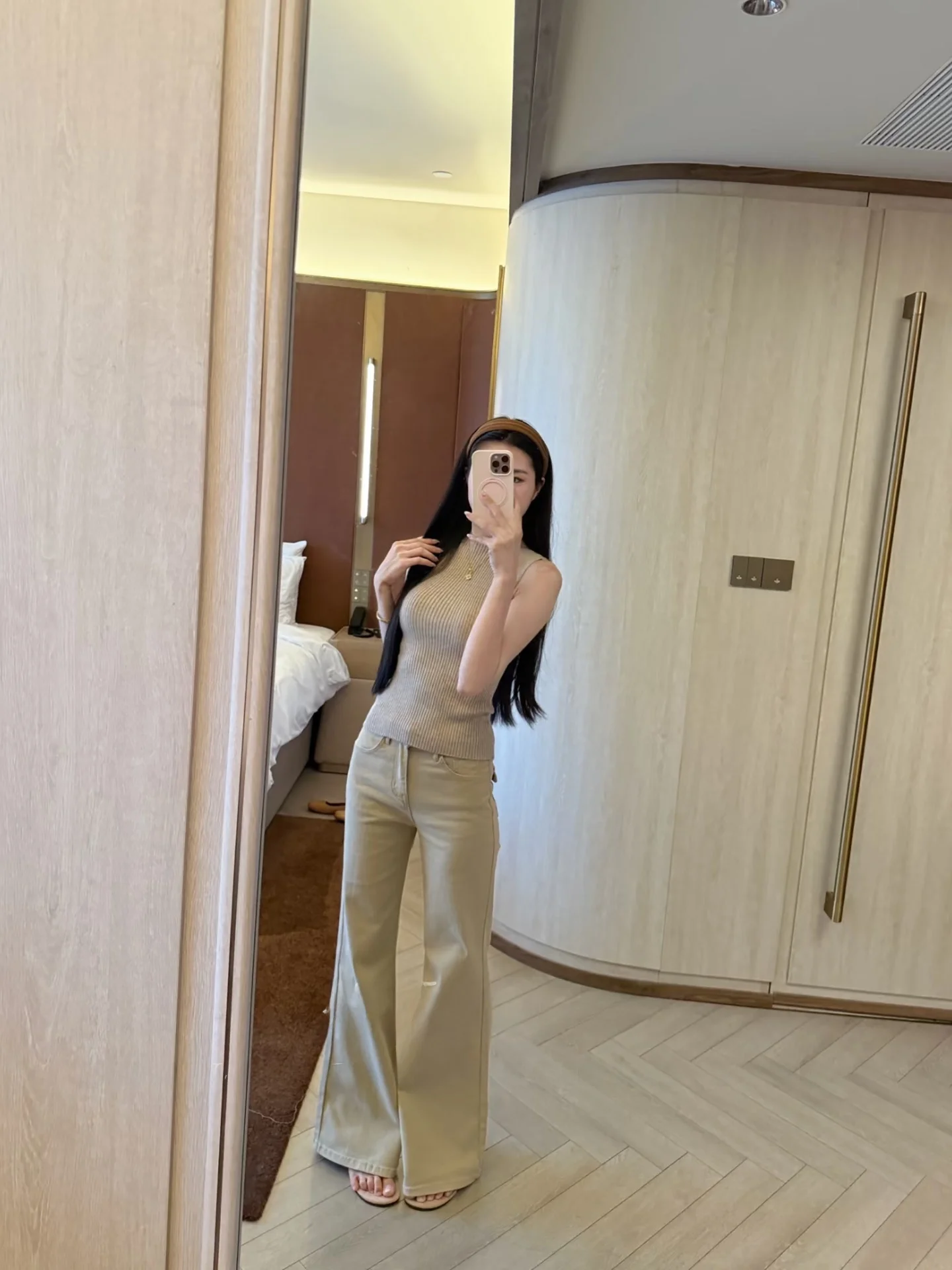 

Slimming High Waist Bell Bottom Jeans Women's Leg Shaping Straight Cut Not Tight Khaki Color Summer Fashion Vintage Style