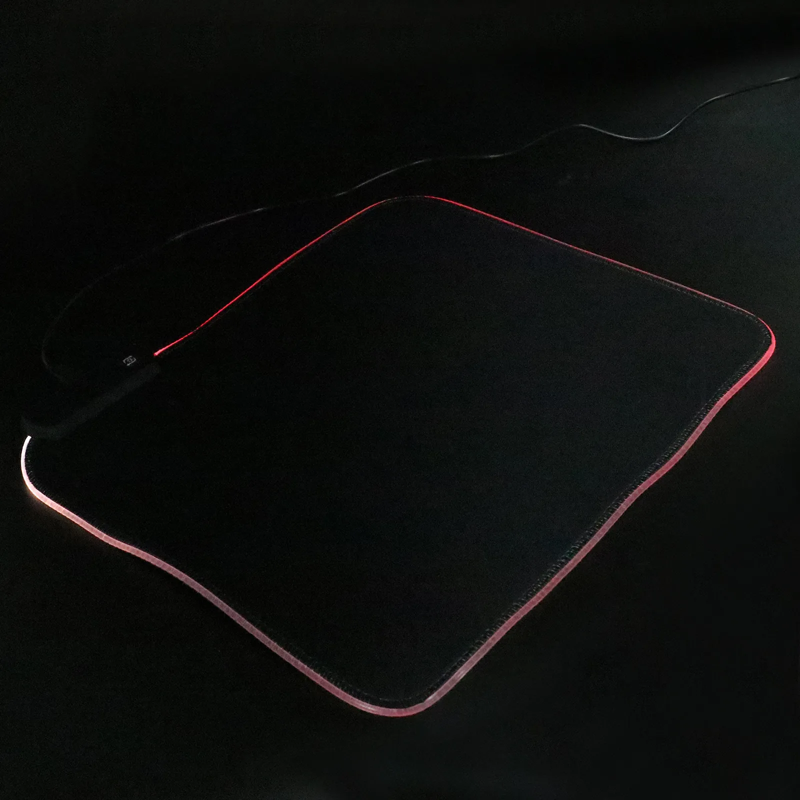 

Игровой коврик для мыши, водонепроницаемый, светящийся, с нескользящей резиновой основой, 14 цветов, световые эффекты, удобная тканевая поверхность, коврик для компьютерной клавиатуры