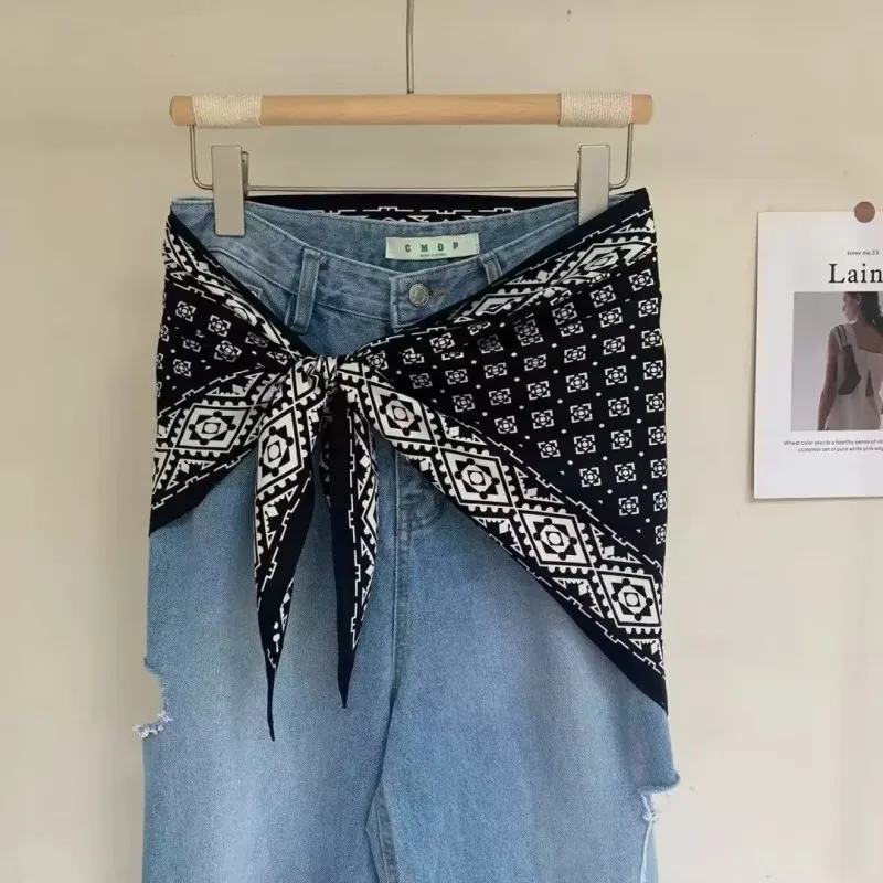 Großer Dreiecksschal im koreanischen Stil mit Paisley- und Polka-Dot-Muster für Damen, Seidenimitat, Kopftuch, Taillenschal oder eleganter dünner Schal – Detail 7