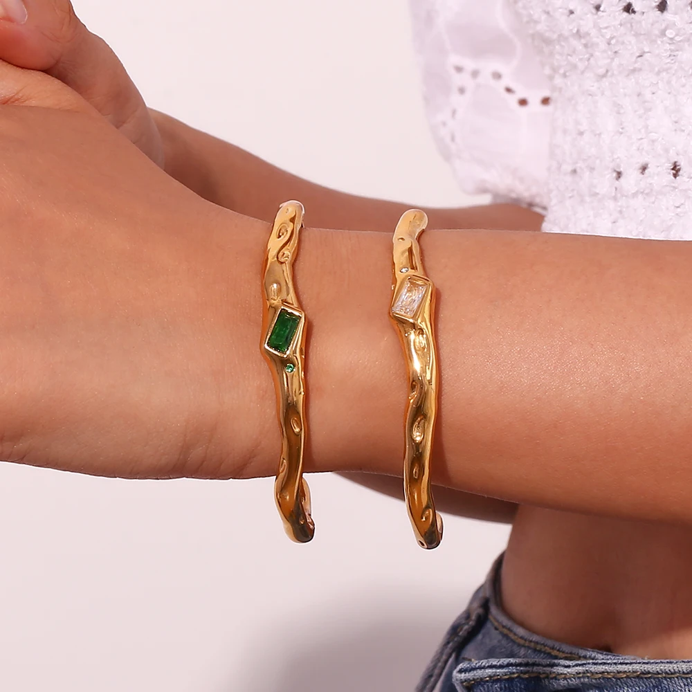 Rechteckiges Zirkon armband mit unregelmäßiger Öffnung 18 Karat vergoldete grüne Farbe 316l Damen armbänder aus Edelstahl