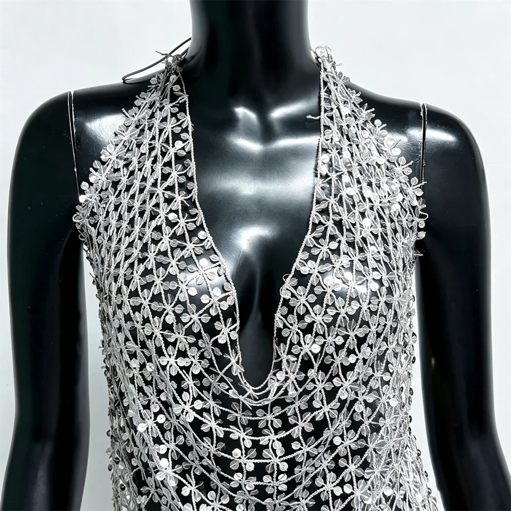Damen Glänzendes Acryl-Pailletten-Top mit Ausschnitten, Sexy Tiefer V-Ausschnitt, Rückenfreies Neckholder-Oberteil, Durchsichtiges Strand-Party-Top – Detail 8