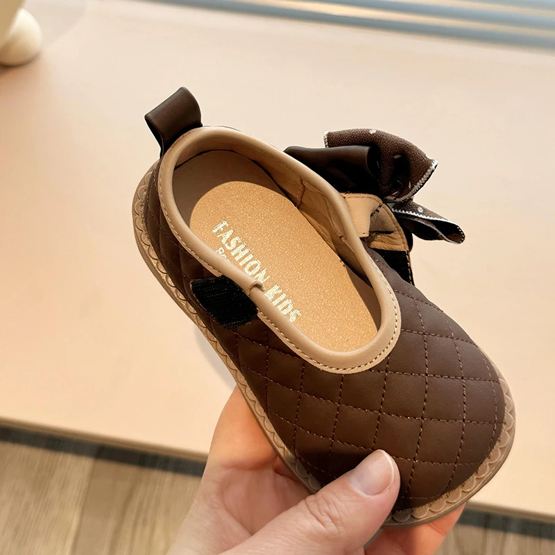 Neue Mädchen Prinzessin Lederschuhe Frühling Herbst Liebe Fliege Kinder Wohnungen süße kausale Kinder Mary Jane Schuhe für Party Hochzeit