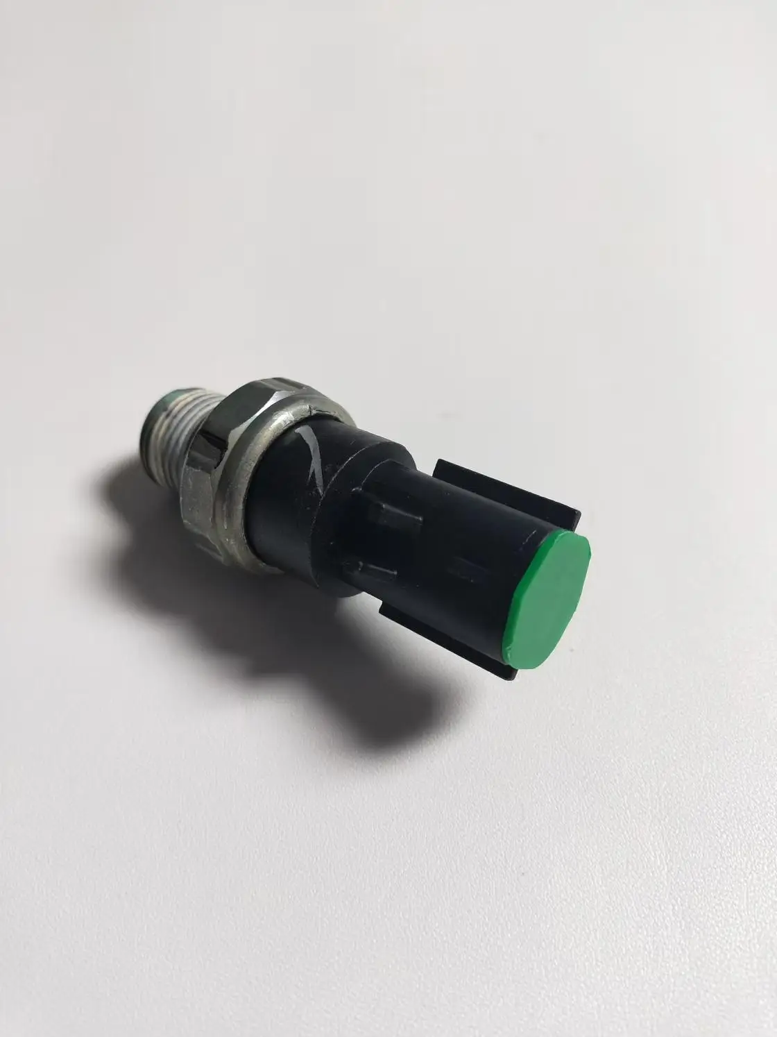 FIT FOR OIL PRESSURE SWITCH IN OIL FILTER HOUSING FOR Neon, Pt Cruiser 4707670AB