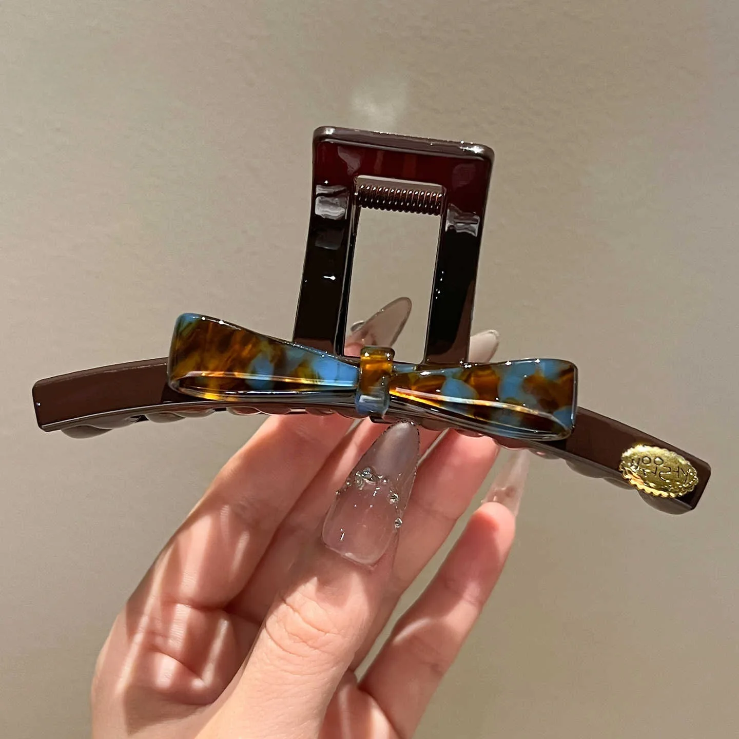 Japanese and Korean High-End Acetic Acid Bow Grab Clip Women 2026 New Temperament, a Lot of Hair on the Back of the Head