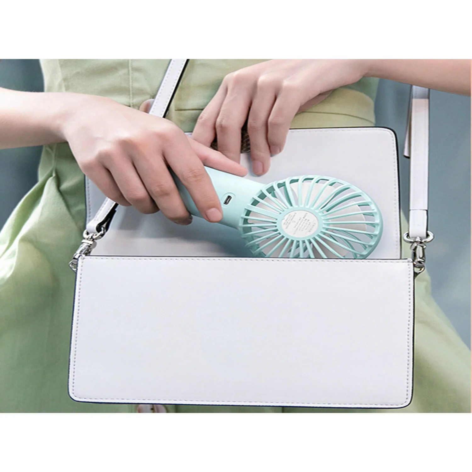 مروحة صغيرة محمولة بقدرة 3000 مللي أمبير في الساعة، مروحة محمولة قوية، تصميم لطيف، مروحة مكتب صغيرة شخصية 3 سرعات مع قاعدة، USB مكياج خفيف الوزن