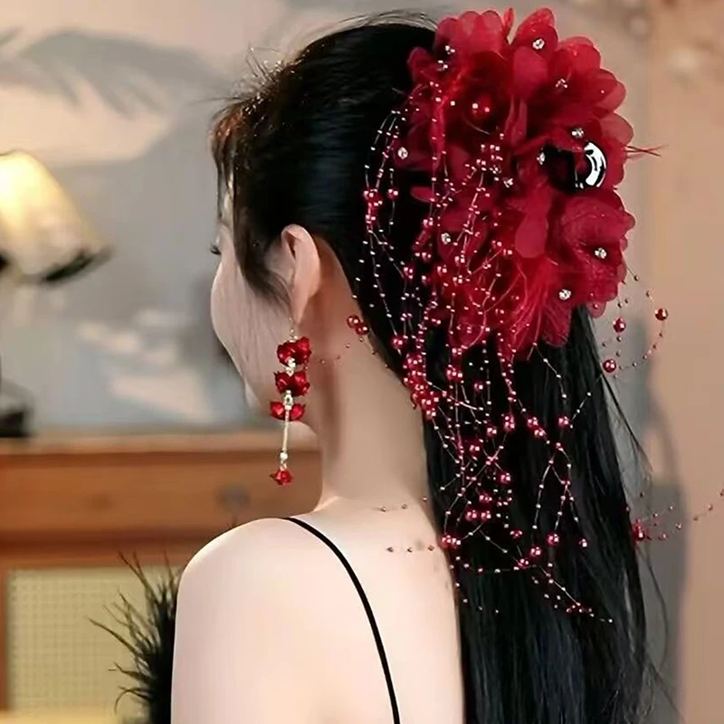 (.) New Women's Luxury Mesh Flower Pearl Tassel Hair Clips Spring Festival Decoration Women's Fluffy Shark Hair Accessories