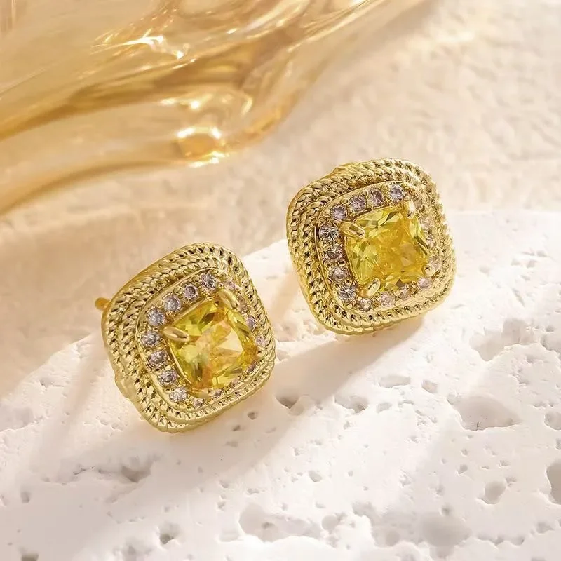 

Small yellow crystal collarbone chain, light luxury and niche design ladies' small sugar cube necklace