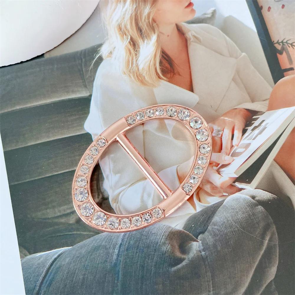 تشيكوسلوفاكيا الملابس ركن عقدة زر للنساء قميص هيم تي شيرت وشاح مشبك الزركون الملابس اكسسوارات الديكور هدية