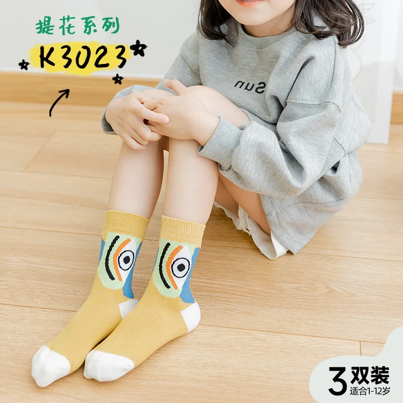 Cartoon-Tier-Abstrakter Druck Frühling-Herbst-Vier-Jahreszeiten-Stil gekämmte Baumwolle bequeme atmungsaktive Kindersocken 3er-Pack