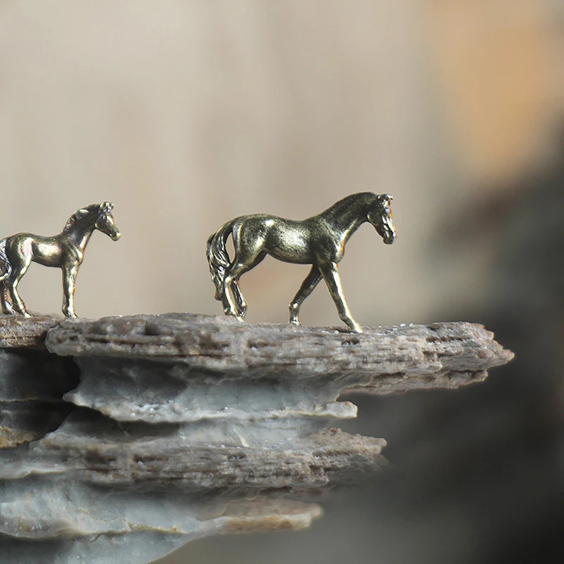 Antique Brass Solid Long Tail Horse Figurine Miniature Feng Shui Ornament Copper Zodiac Animal Mini Desktop Decoration Craft