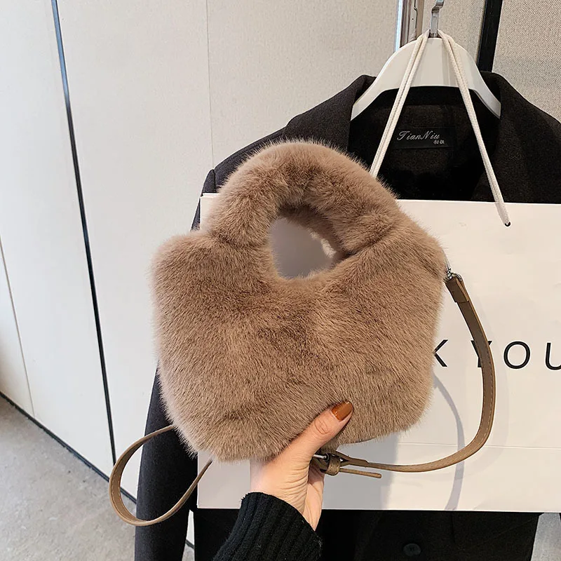 

Senior Sense Single Shoulder Fluffy Small Bag Female Autumn Winter 2024 New Fashion Crossbody Bag Fluffy Bucket Bag