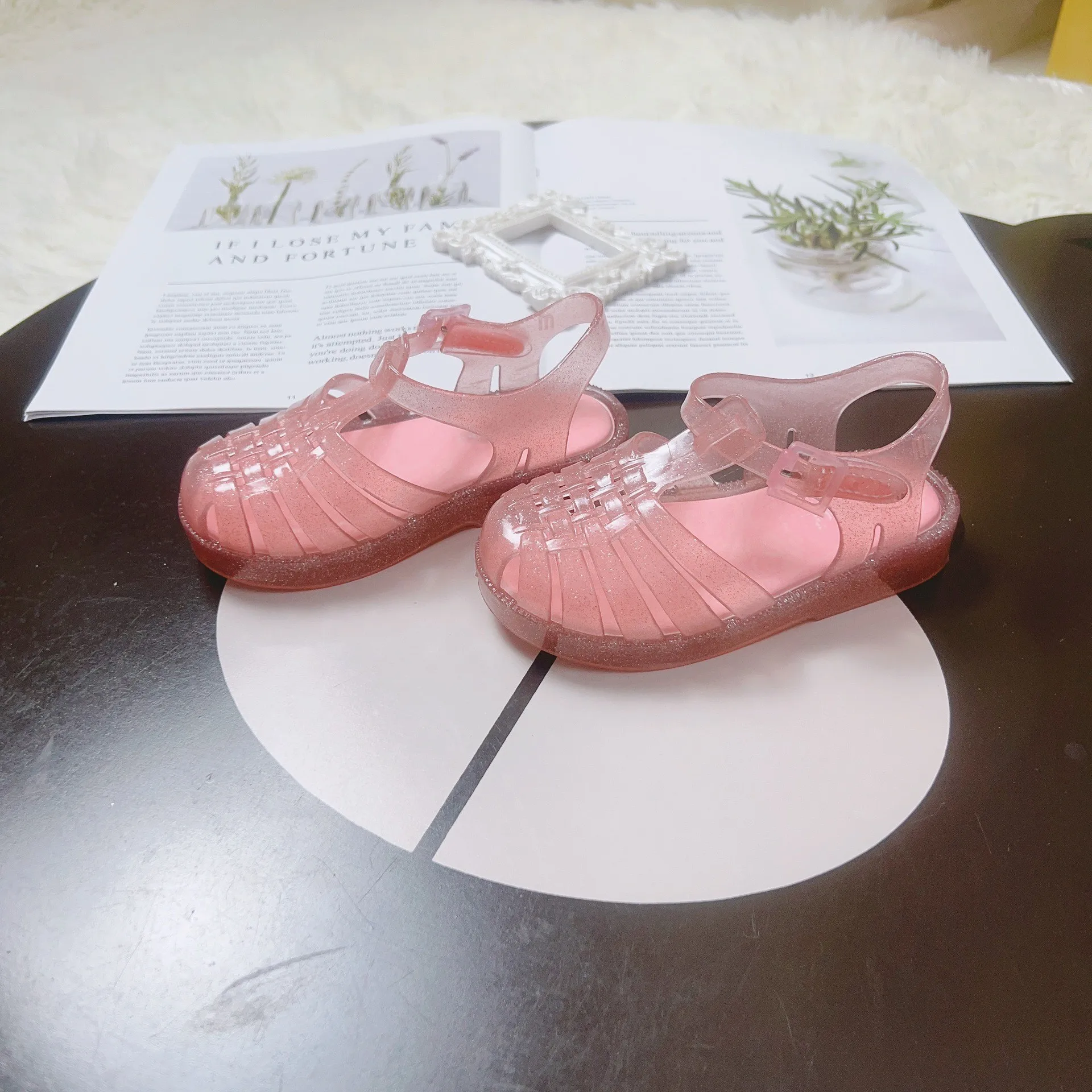 New Brazilian Children\'s Summer Jelly Sandals Girl Classical Roma Soft Soled big Kids Beach Sandals for summer Shoes HMI117