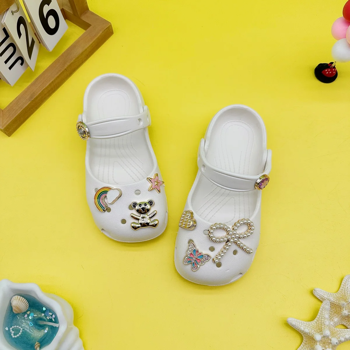 sandalias-de-verao-para-meninas-com-estampa-de-urso-dourado-e-arco-Iris-sapatos-de-ballet-mary-jane-sandalias-fechadas-sapatos-de-praia-clogs