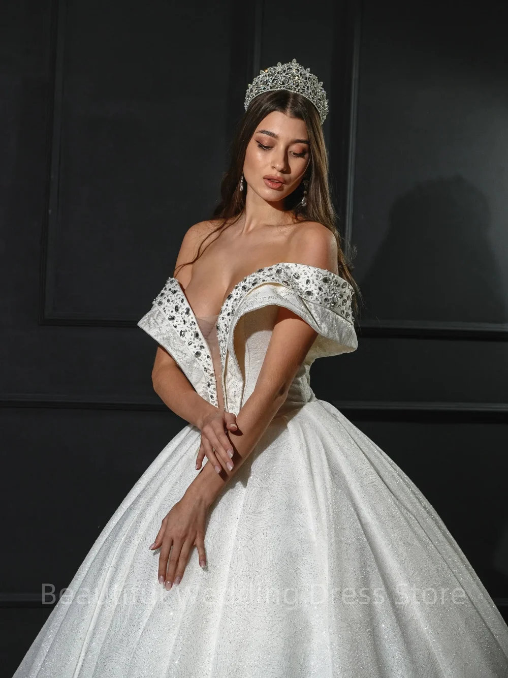 Vestidos De Novia glamorosos con cuello en V, hombros descubiertos, cuentas, perlas, lentejuelas, Espalda descubierta, plisado, largo hasta el suelo, Vestidos De Novia hechos a medida