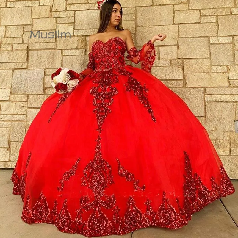 فساتين Quinceanera بالترتر الأحمر اللامع على شكل قلب فستان حفلة لامع فيستدو 15 Anos Debutante Luxo مطرز بأربطة حسب الطلب