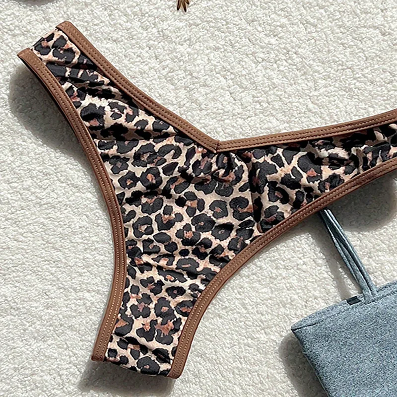 2025 NOVEDAD DE VERANO moda estampado de leopardo mujeres Bikini dividido Sexy con cordones mujer playa caliente traje de baño de primavera conjuntos de dos piezas