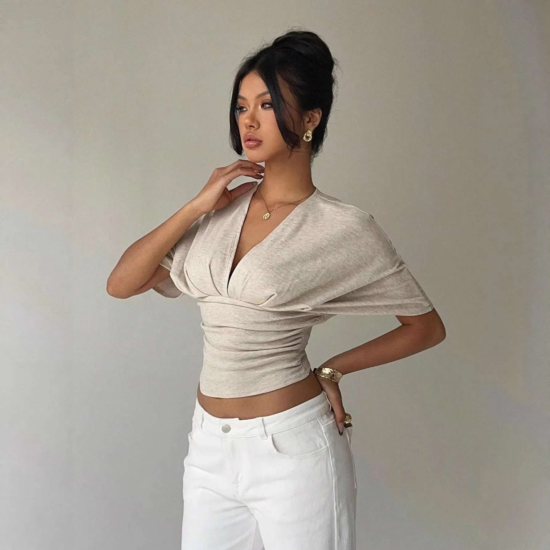 V Neck Short Sleeve Top Slim Fit Commuter Style with Deep V Neck Binding Edge Regular Length T Shirt for Women Spring Date