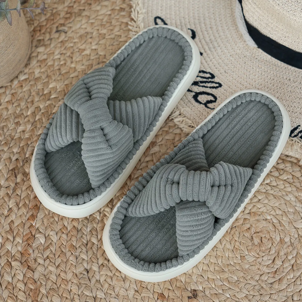 Fashion Cross Strap Fuzzy Slippers Women Winter Warm Plush Home Cotton Shoes Woman Soft Sole Open Toe Fluffy Fur Slippers 2024