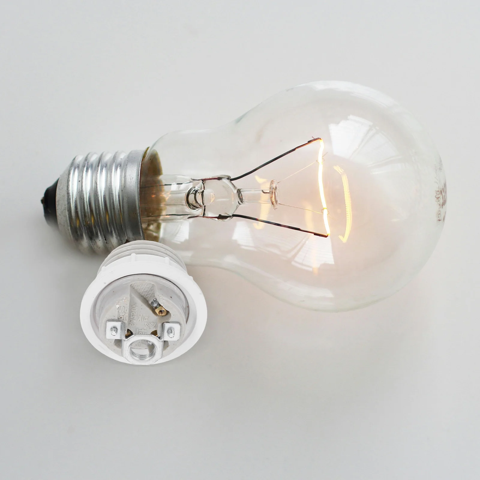 

E27 Полнорезьбовая керамическая легкая розетка с одним кольцом Стильный дизайн Простая установка Широкая совместимость Универсальный интерфейс розетки