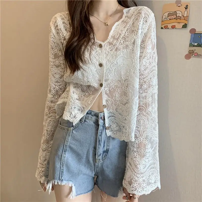 2025 Summer New Foreign Style V-neck Hook Flower Hollow Lace Long-sleeved Loose Sunscreen Clothes