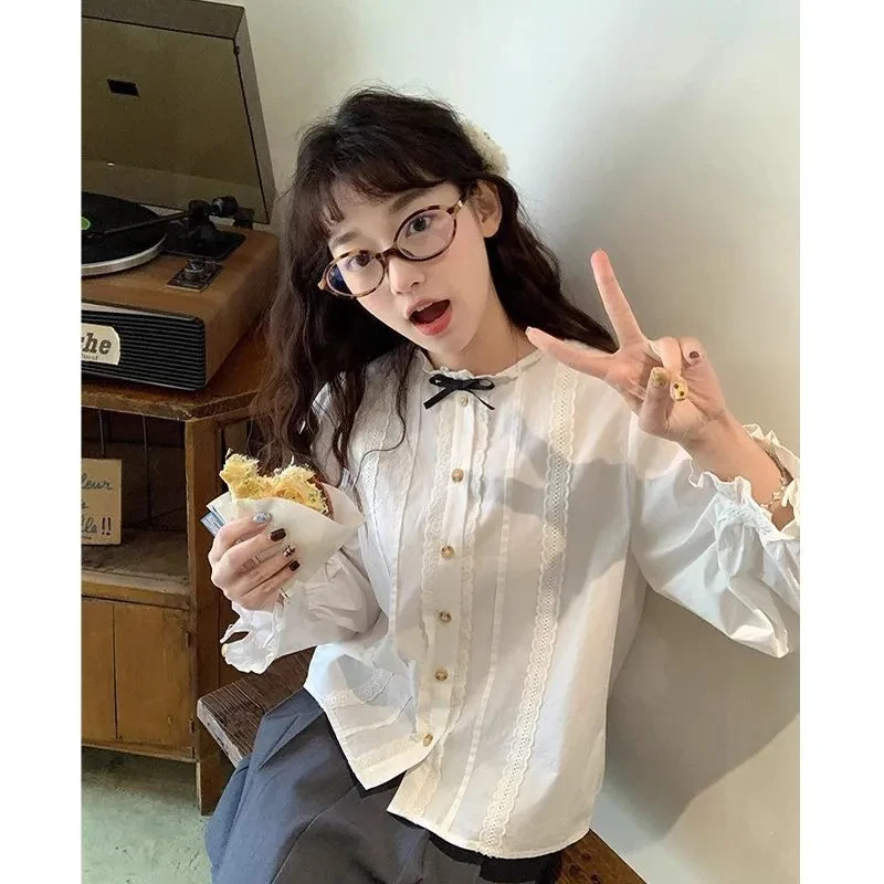 

Белая рубашка, женская японская милая кружевная лоскутная рубашка с воротником-стойкой и бантом, весна 202, винтажная универсальная блузка с длинными рукавами