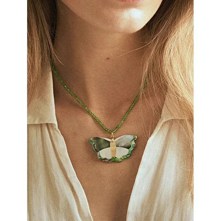 

Handmade emerald butterfly mother shell exaggerated beaded collarbone chain