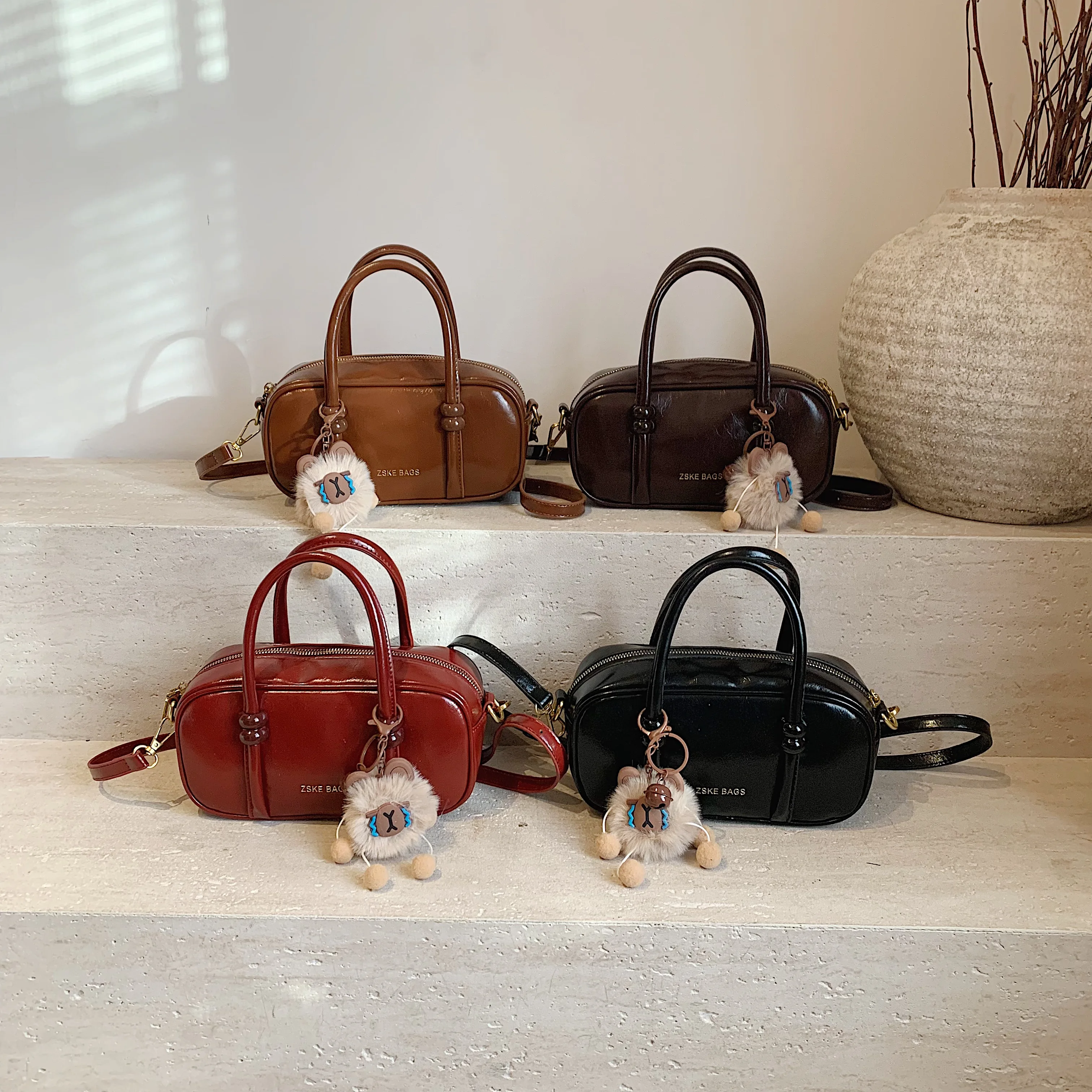 

Niche Design Fashionable Handheld Baseball Bag for Women 2024 New Versatile Shoulder Bag Premium Retro Crossbody Bag