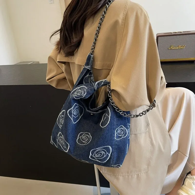 

2025 New Rose Denim Drawstring Bag,Dopamine Chain Crossbody Purse,Trendy Lazy Style Shoulder Bag,Women's Fashion Statement Tote