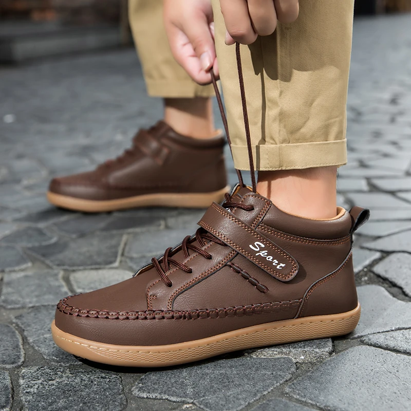 Nuevas botas de cuero para hombre, ideales para actividades al aire libre, con diseño minimalista, perfectas para senderismo, con suela plana, puntera ancha, estilo botines para caminar descalzo, y zapatillas deportivas para hombre, ideales para el invierno.