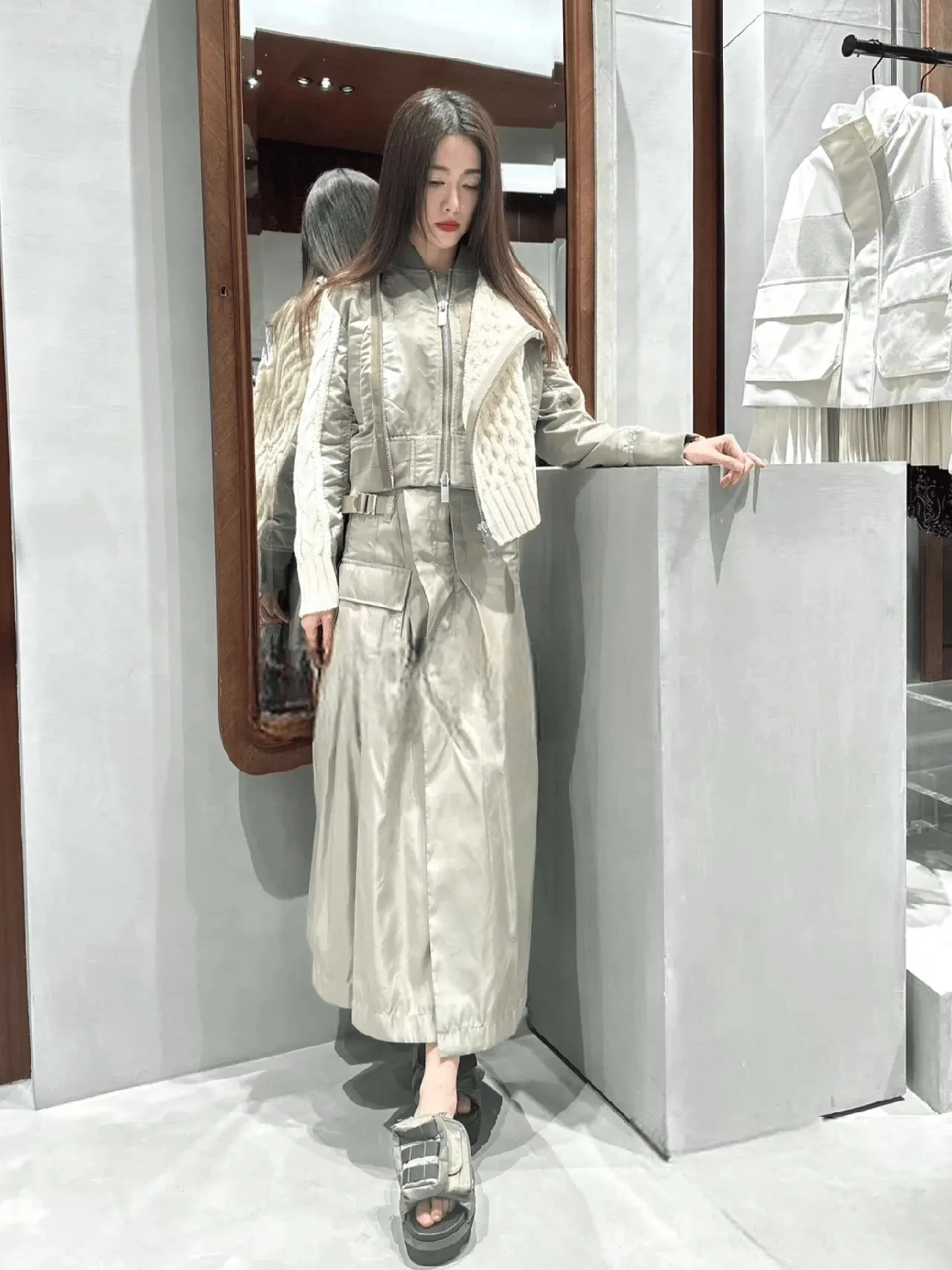 SAC irregular pleated tooling skirt